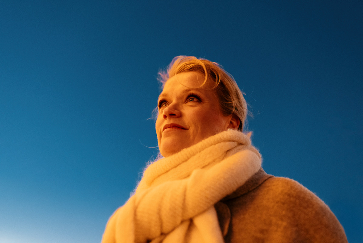 Maaret Kallio alkoi joogata 14-vuotiaana mumminsa perässä ja opetteli meditoimaan 19-vuotiaana. Hän on käynyt hiljaisuuden retriiteissä parikymppisestä alkaen.