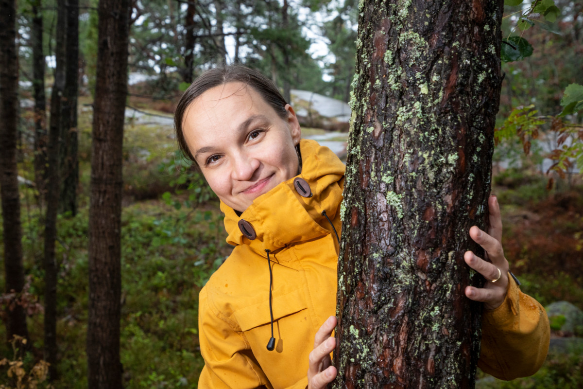 Monimuotoinen lähiluonto on espoolaiselle Laura Riuttaselle tärkeä henkireikä. Riuttanen työskentelee yliopistonlehtorina Helsingin yliopiston Ilmakehätieteiden keskuksessa.